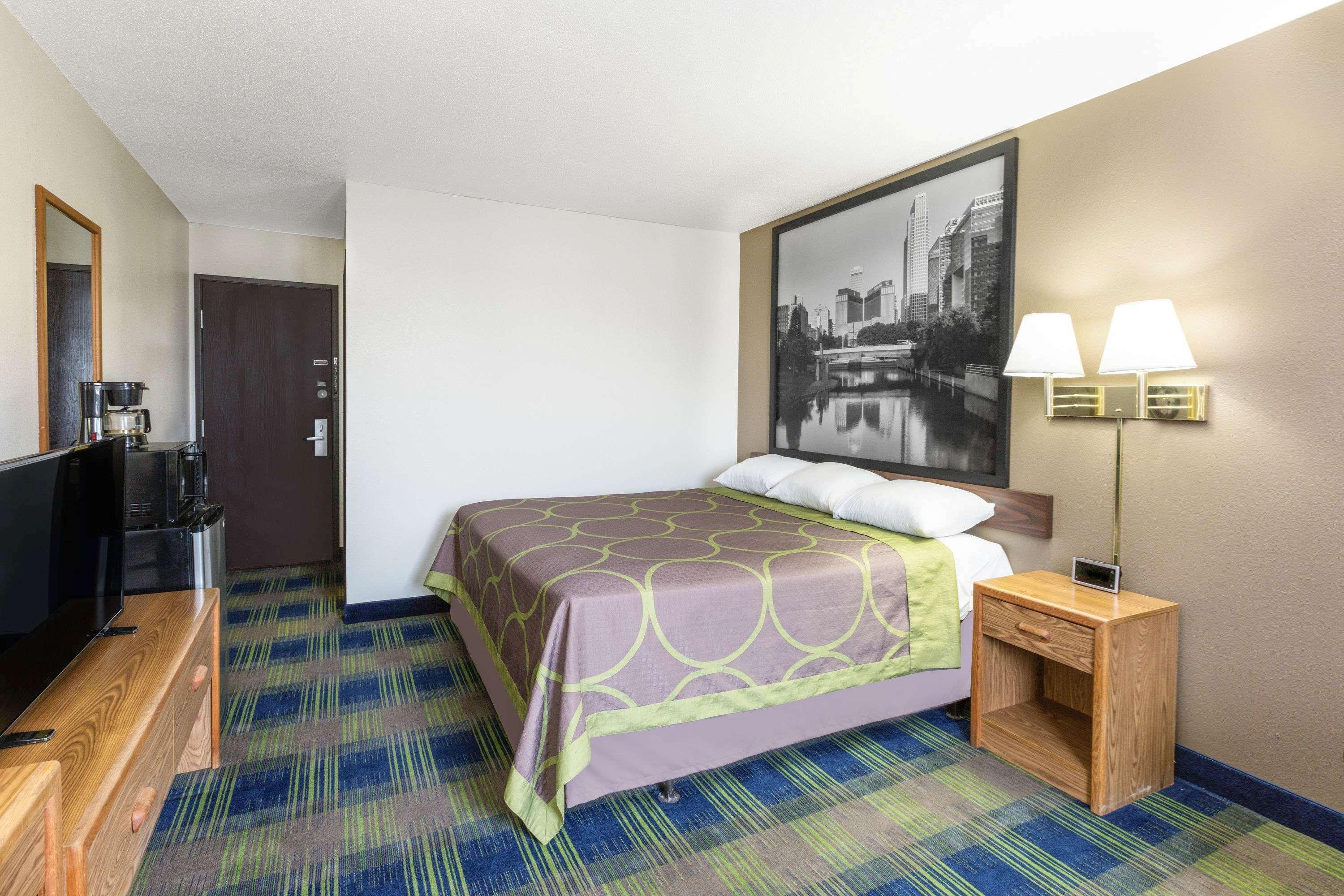 Super 8 By Wyndham Columbus Exterior foto