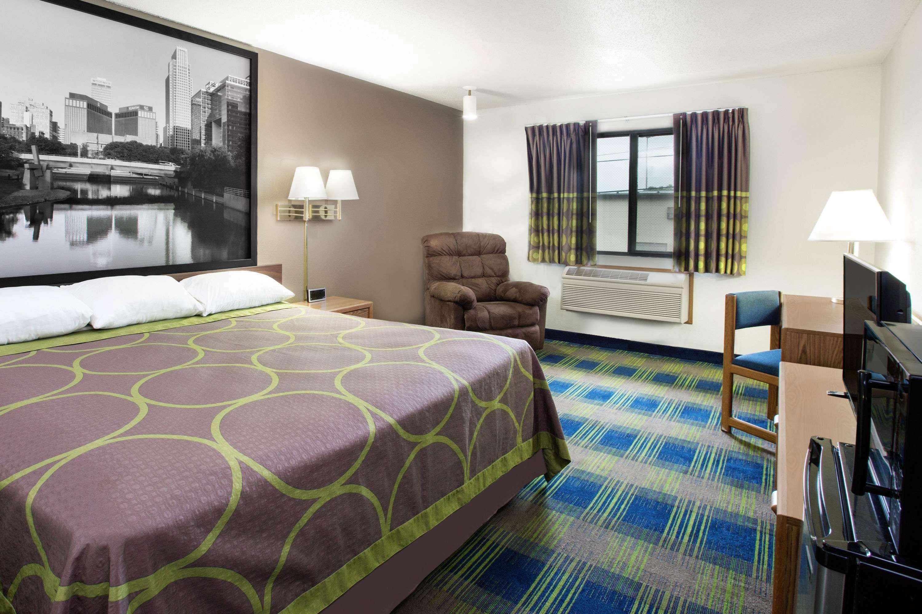 Super 8 By Wyndham Columbus Exterior foto