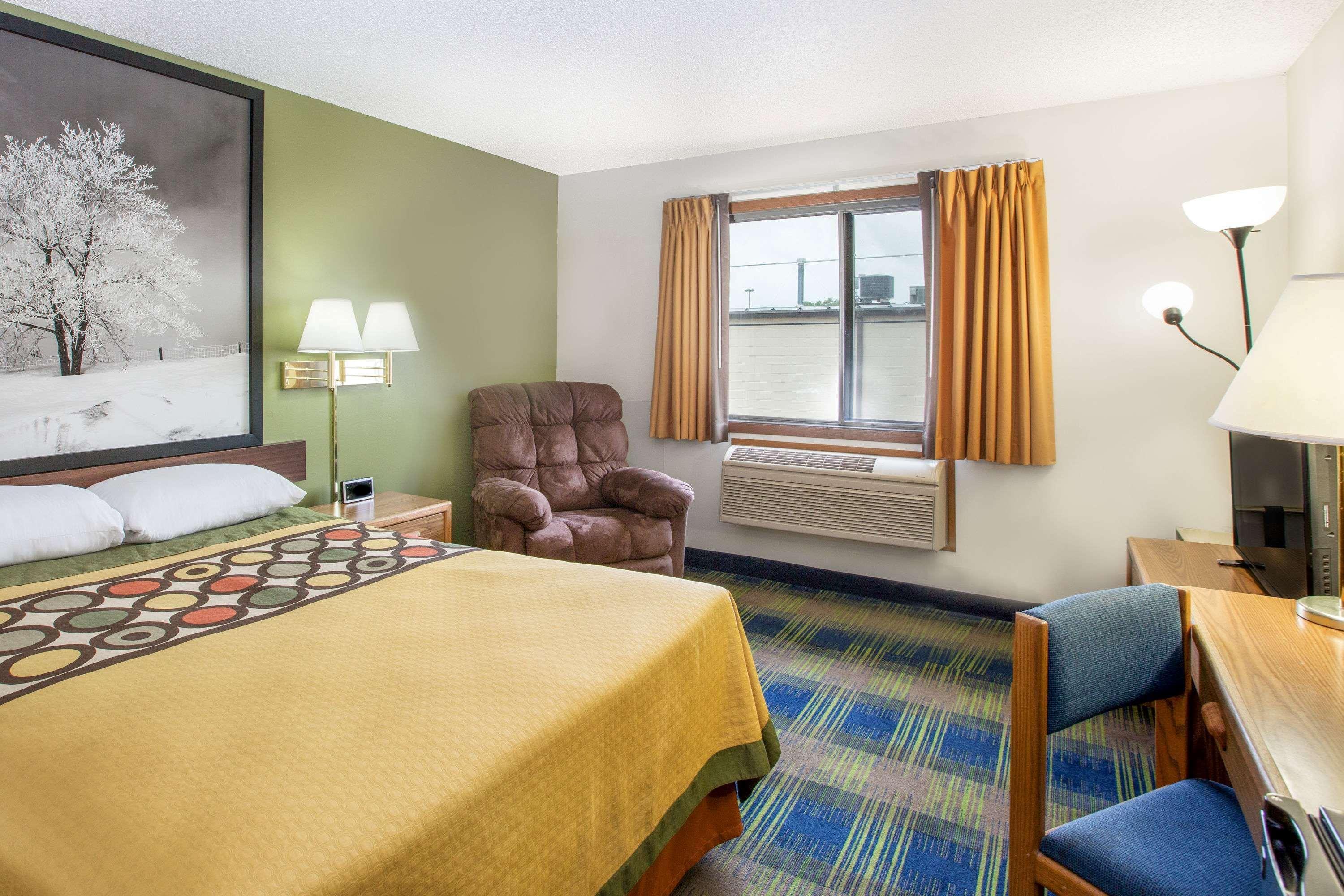 Super 8 By Wyndham Columbus Exterior foto
