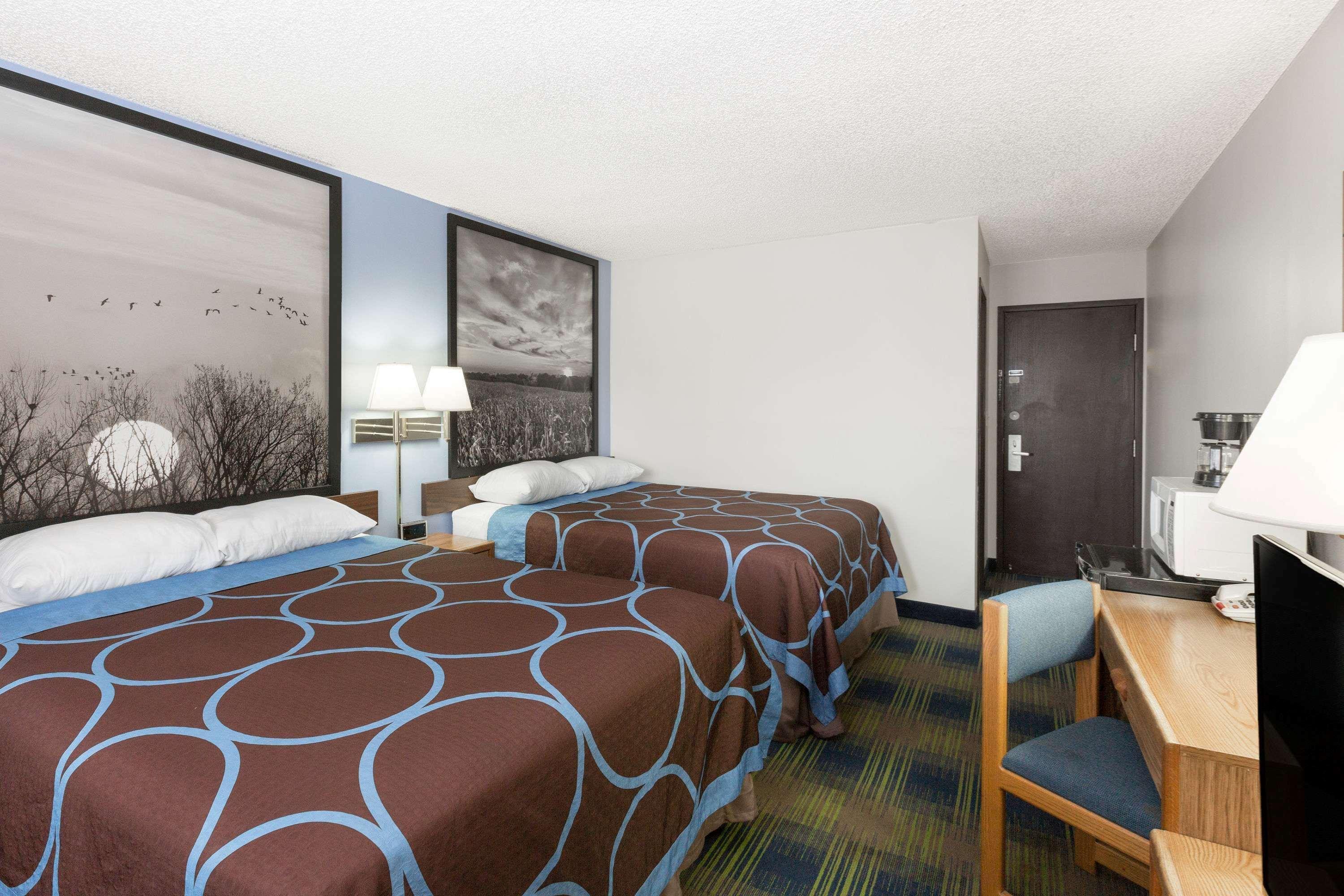 Super 8 By Wyndham Columbus Exterior foto