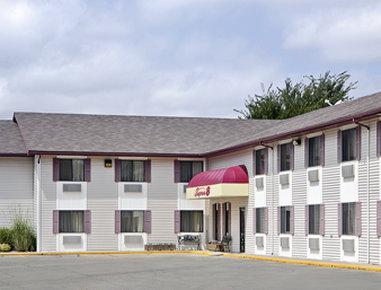 Super 8 By Wyndham Columbus Exterior foto